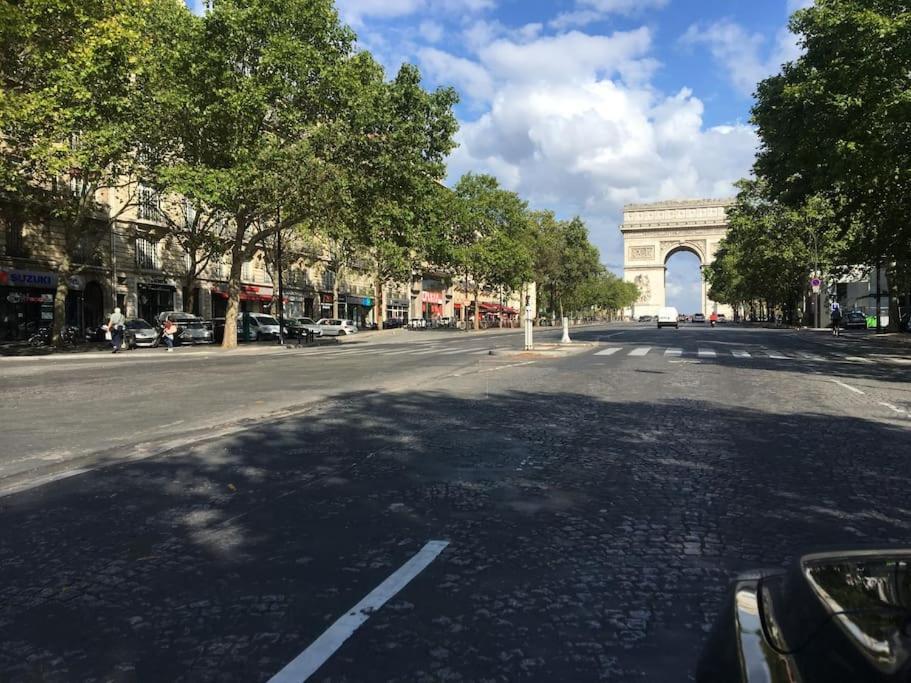 Studio Quartier Champs-elysees Paris